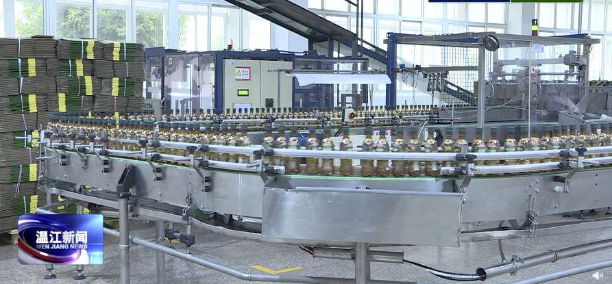 为了更好地迎合四川地区人们的口味,娃哈哈成都生产基地在产品口味上